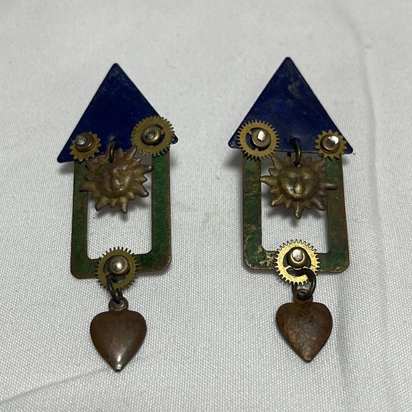 Vintage Celestial Sun House Heart Earrings - Picture 3 of 4